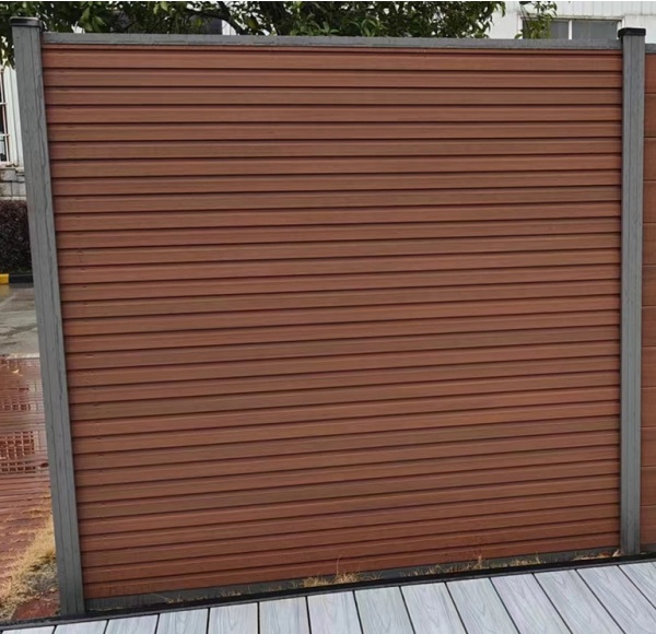 WPC co extrued fencing (5).jpg